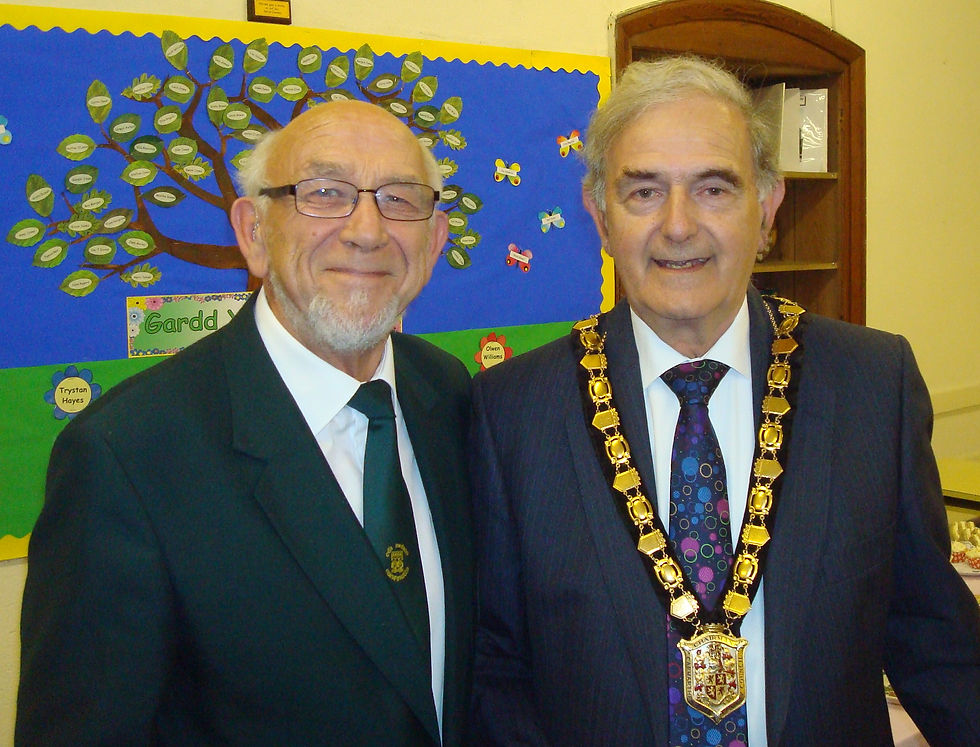 Wyn with Peter Hughes Griffiths Priordy 11-10-2015