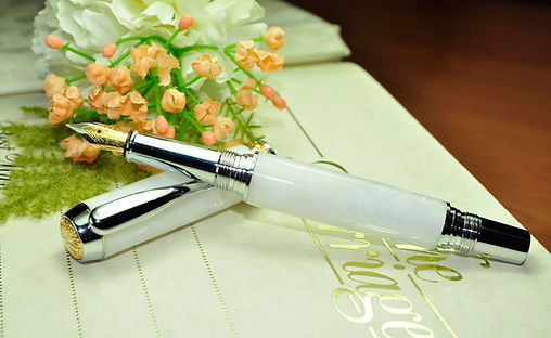 Beautiful pearl white wedding pens