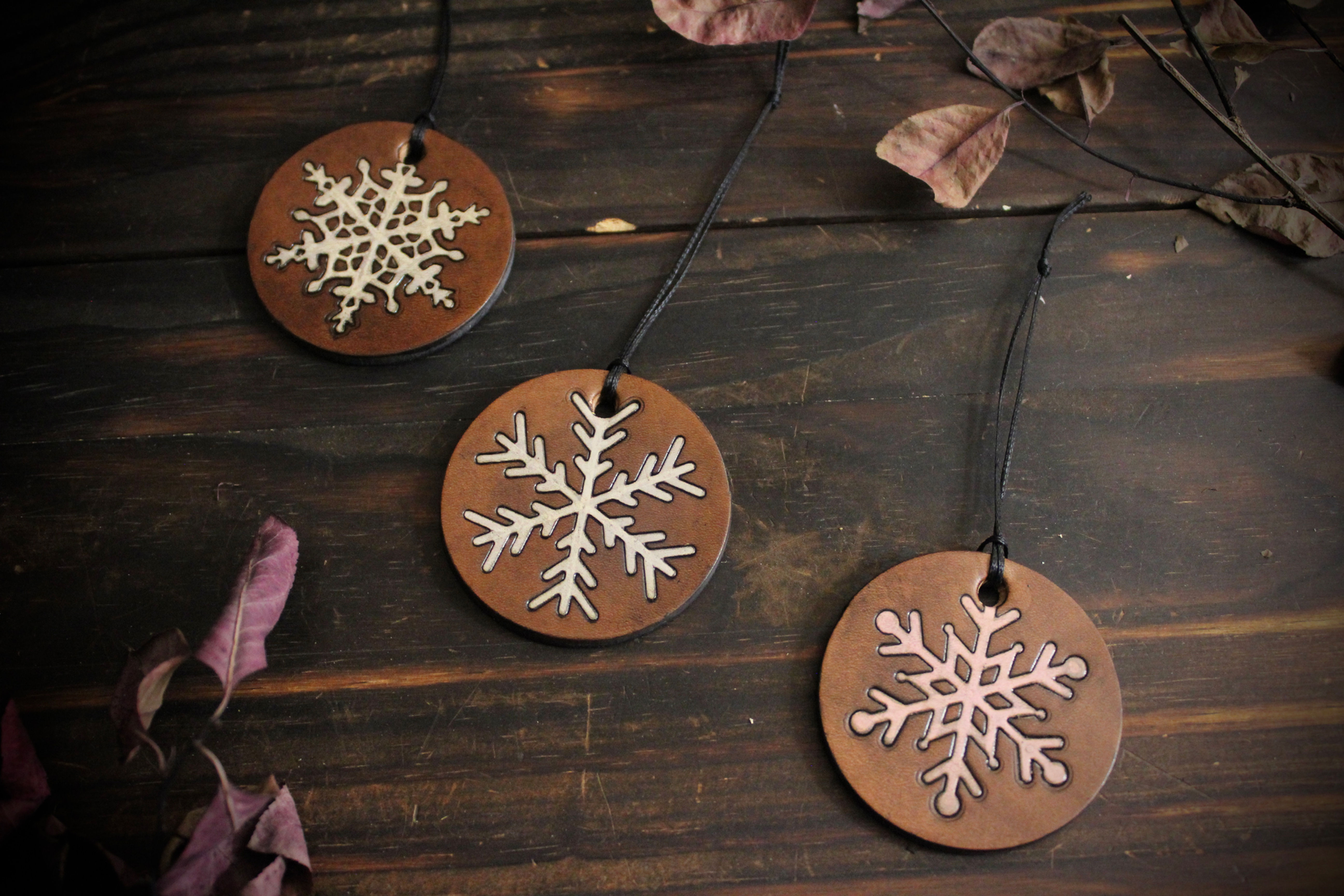 3-Pack Handmade Leather Decorative Ornaments - Snowflakes