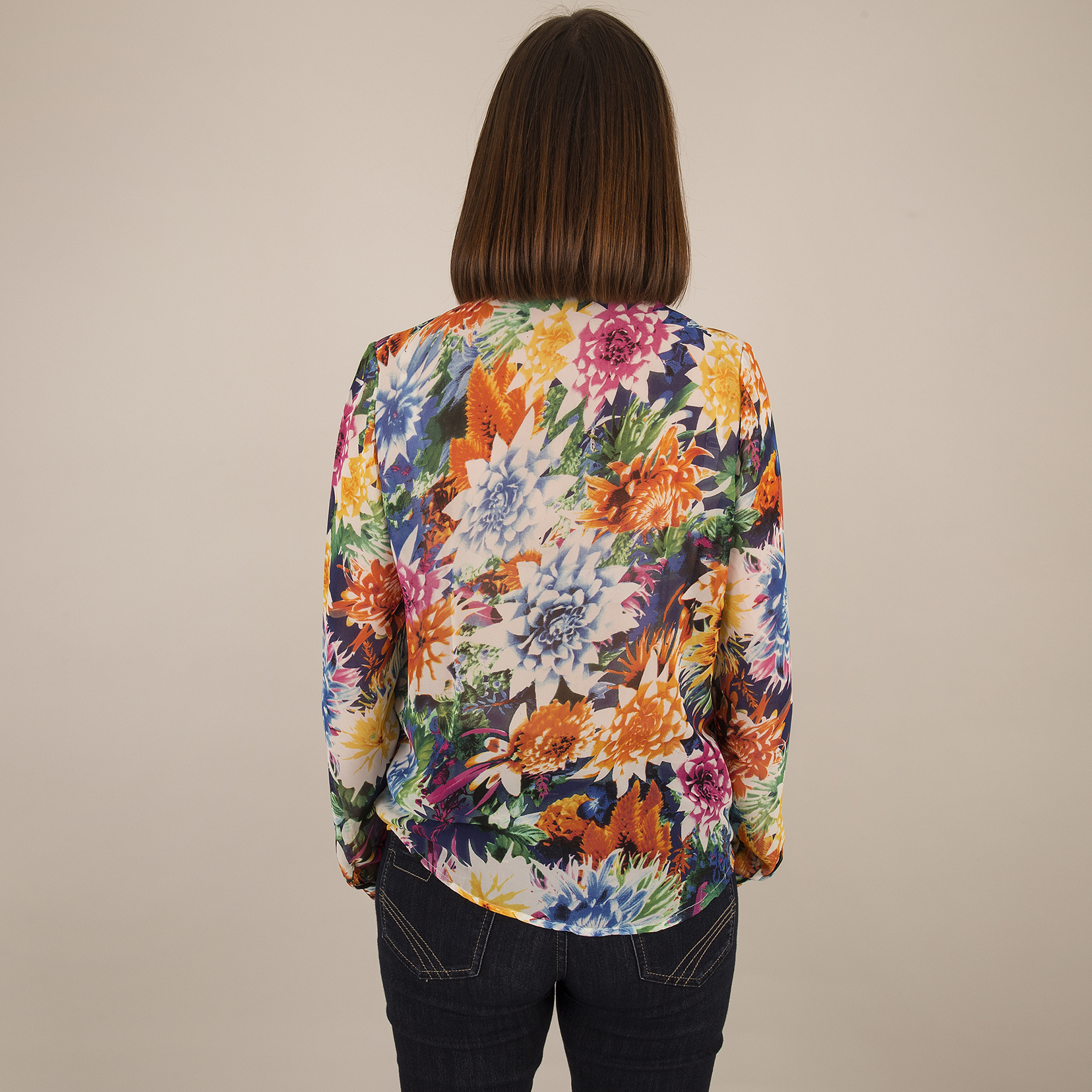 V-Neck - Back