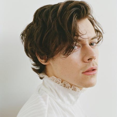 Harry Styles lanza vibrador y se agota en una hora; esto es lo que cuesta |