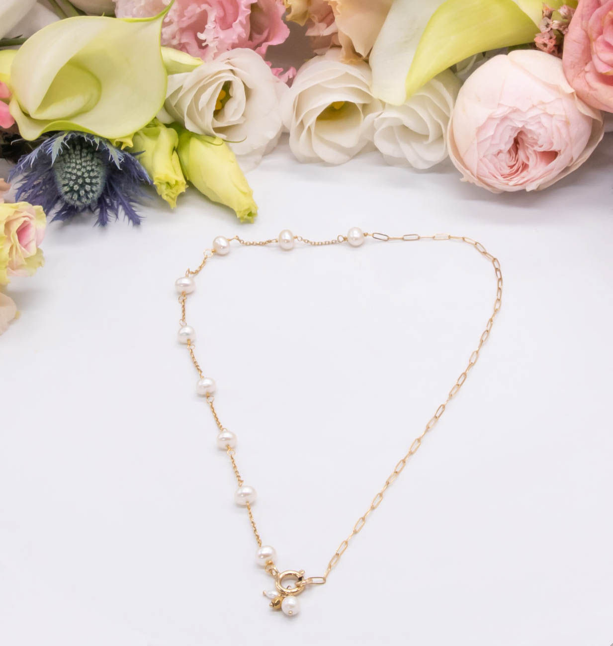 Bijou Collier Rosaire blanc doré à l'or fin, perles d'eau douce blanche, collier mariage Le Droit à la Belle Vie bijoux Paris