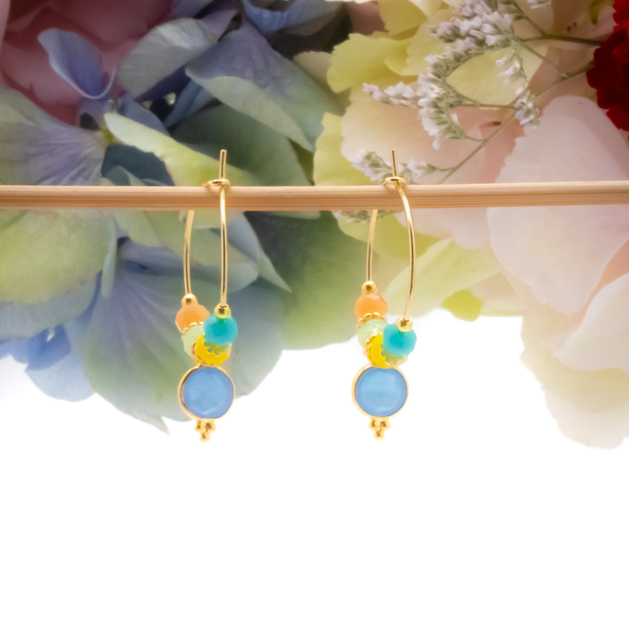 Boucles d'oreilles Créole bleue et doré, cornaline bleu, rose, mariage, Le Droit à la Belle Vie, Créateur de bijoux à Paris
