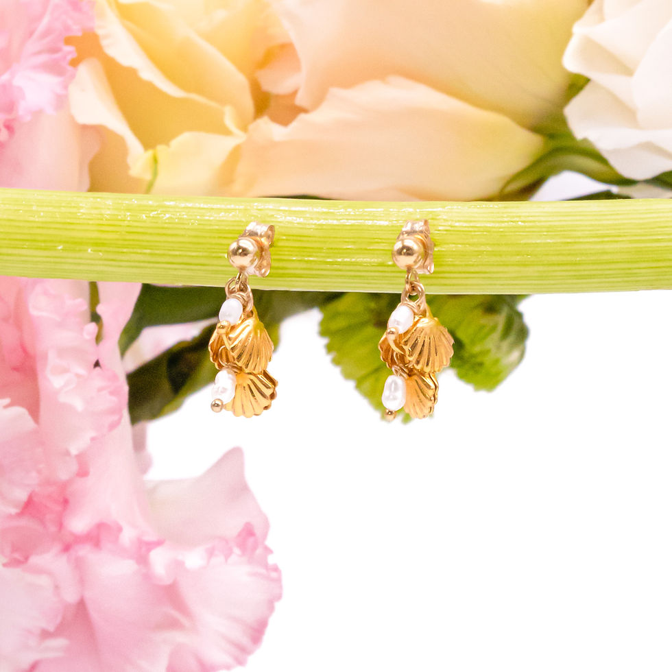 Miniature : Boucles d'oreilles Vénusia, coquille saint jacques, perle eau douce, poésie, Le Droit à la Belle Vie, Bijoux Créateur Paris