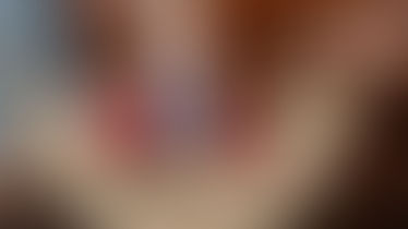 Baby in einer Holzwippe