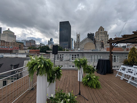 services techniques et sonorisation de cérémonie de mariage sur la terrasse de l'hotel Nelligan de Montréal
