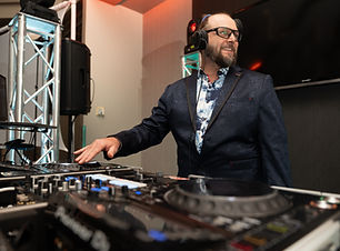 DJ services for a dance at the Montcalm Golf Club in St-Liguori