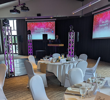 services techniques audiovisuels, décoration et DJ pour un bal de finissant à l'Estérel Resort