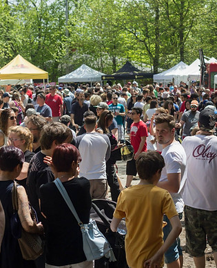 Sonorisation et animation pour fêtes de quartier et festivals.