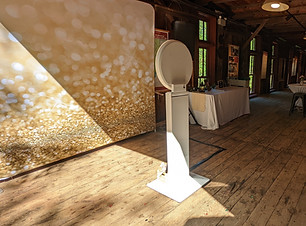 Wedding photo booth services at the Moulin Seigneurial de Pointe-du-Lac
