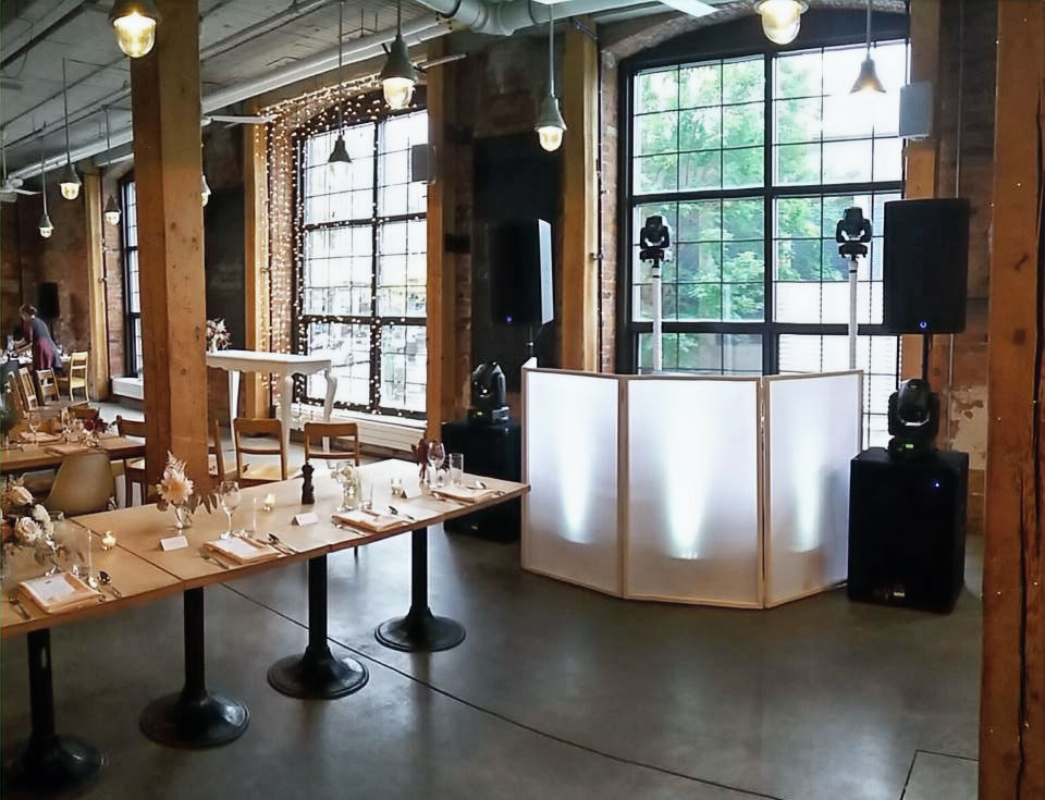 DJ Master D, fête d'anniversaire dans un restaurant au centre-ville de Montréal