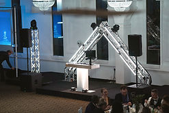 Productions Master D, planificateur, DJ et animation de party de bureau en trio à Montréal, 2022