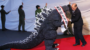 GODZILLA, EL INMIGRANTE MÁS GRANDE DEL MUNDO  POR FIN SE NACIONALIZA.