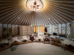 Resting and integration phase in a workshop space, supporting nervous system recovery and deep relaxation