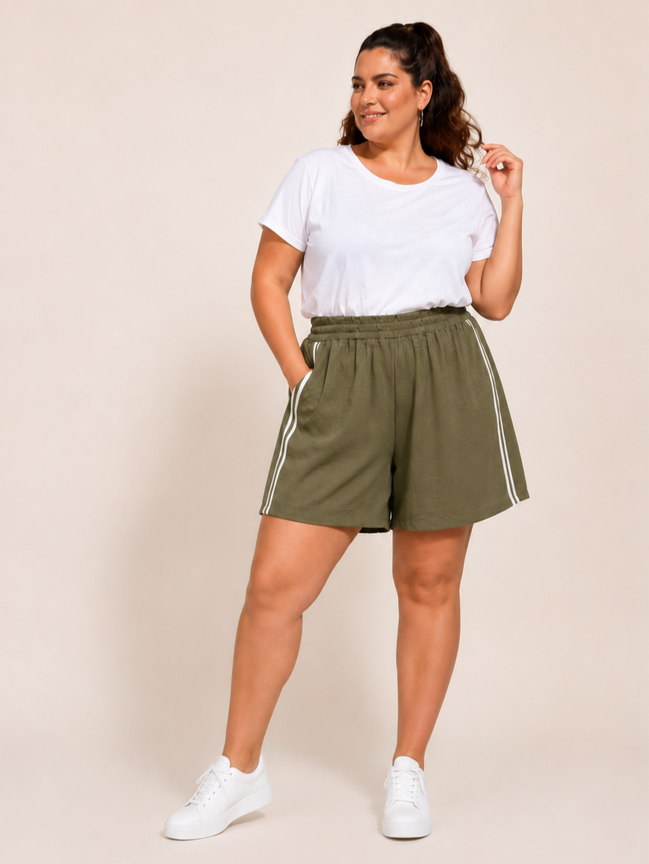 Plus Size σορτς με πλαϊνή ρίγα
