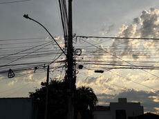 Prefeitura de Cachoeirinha notifica RGE para organizar e retirar fios em postes do município