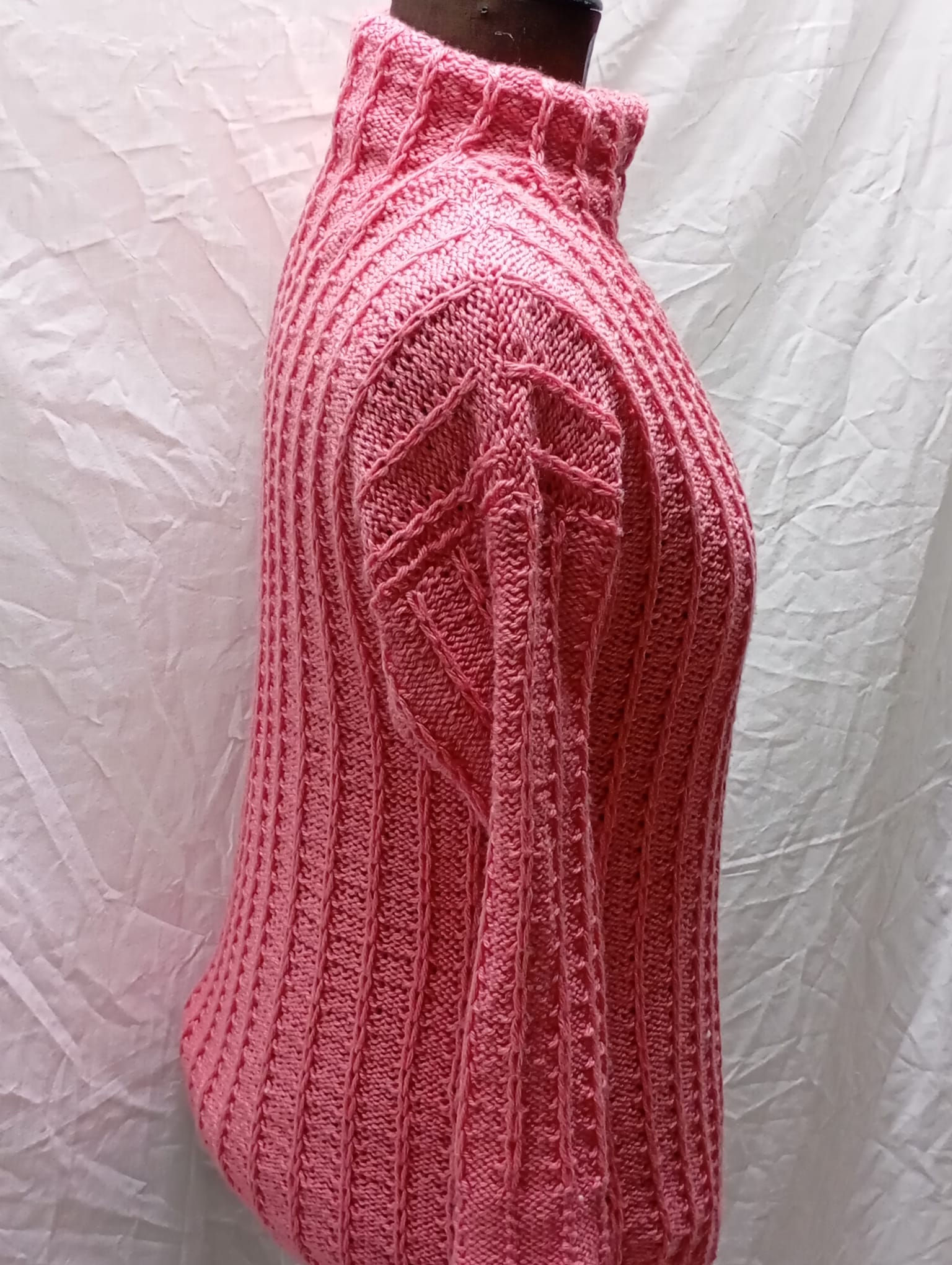 Handgestrickter Pullover Salto