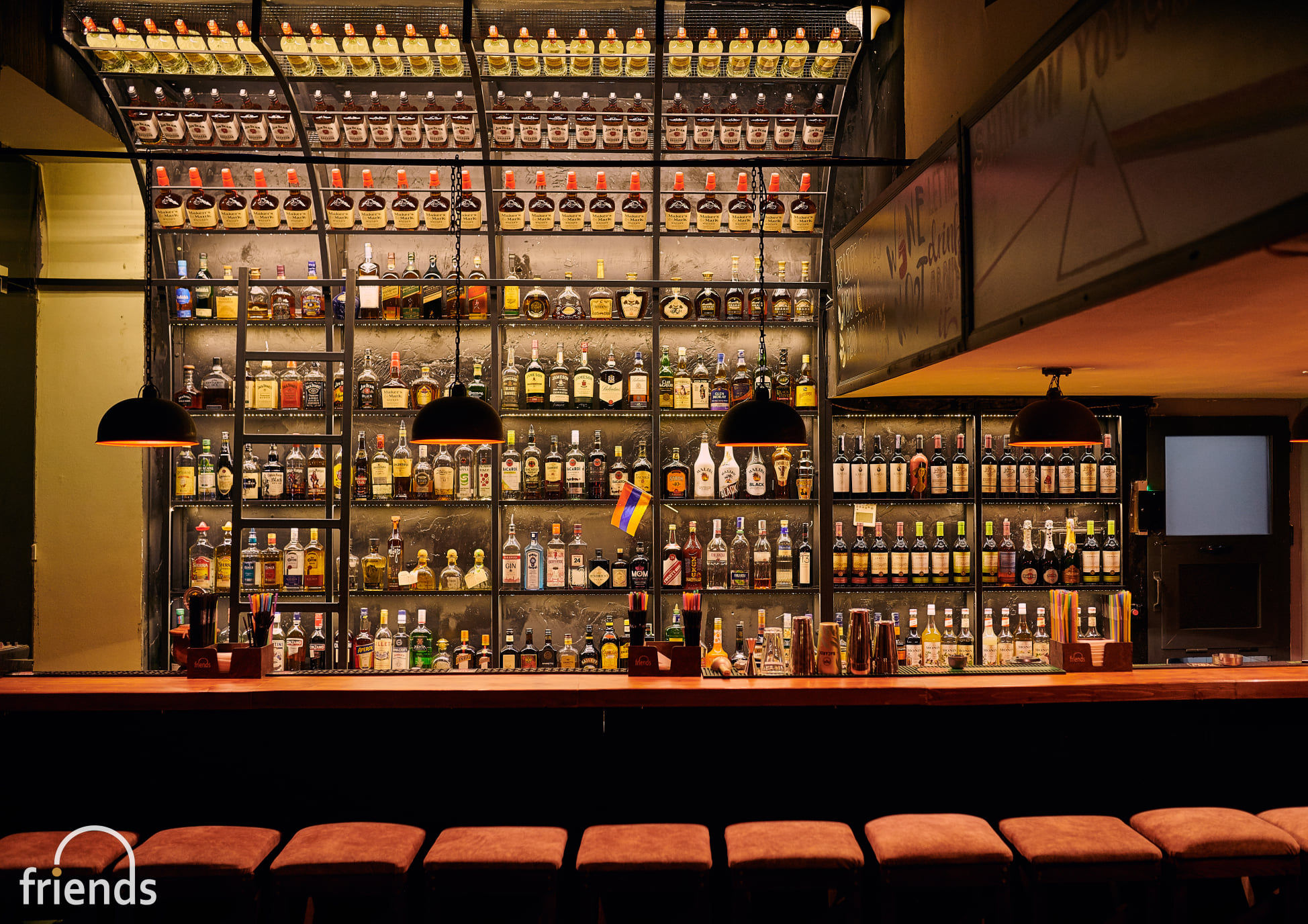 "ФРЕНДС" ПАБ   «ՖՌԵՆԴՍ» ՓԱԲ  "FRIENDS" PUB