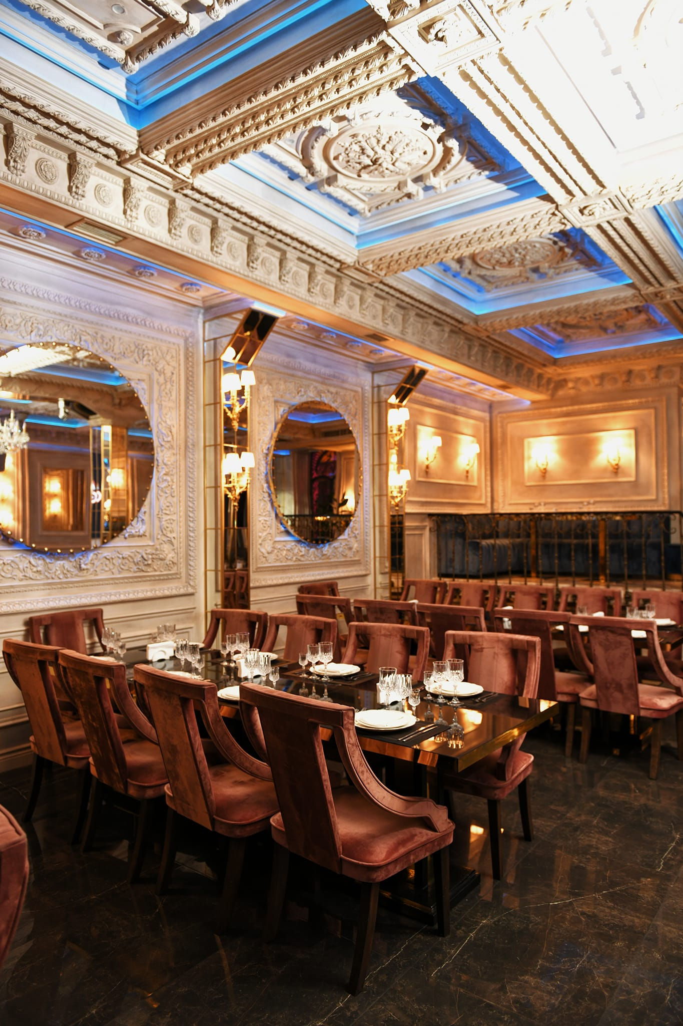 "РОМАНОВ" РЕСТОРАН   «ՌՈՄԱՆՈՎ» ՌԵՍՏՈՐԱՆ  "ROMANOV" RESTAURANT