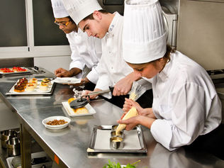 КУЛИНАРНЫЕ КУРСЫ ДЛЯ ТУРИСТОВ В ГЕГАРКУНИКЕ