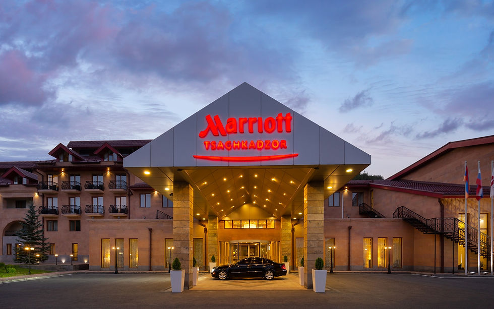 Marriott Tsaghkadzor – пятизвездочный отель в «Долине цветов» в Армении. Здесь гостей ожидают роскошные удобства в курортном городе в окружении гор.