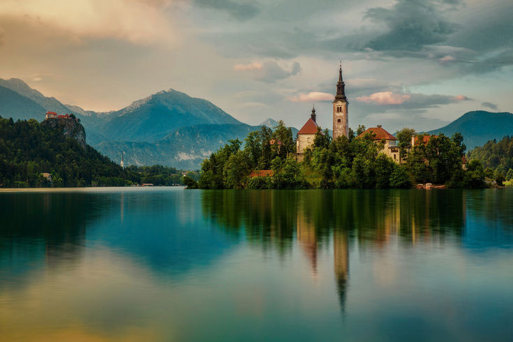 09-lake-and-church.jpg