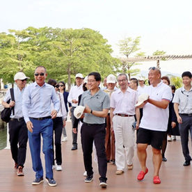 Chairman Lam inspecting SMC's facilities and service systems