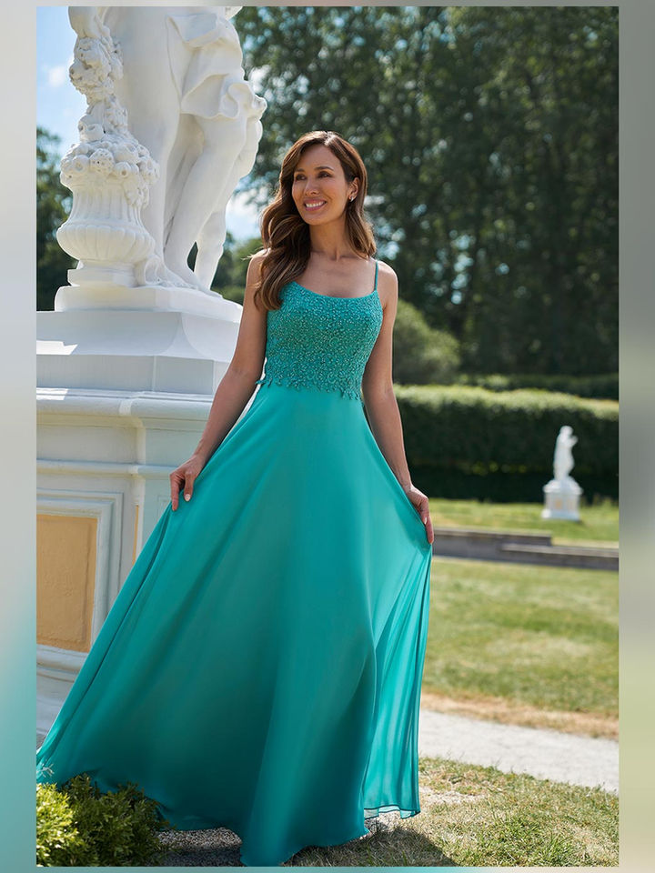 Türkisfarbenes Hofstaatkleid mit fließendem Rock und V-Ausschnitt – elegantes Schützenfestkleid und modernes Abendkleid