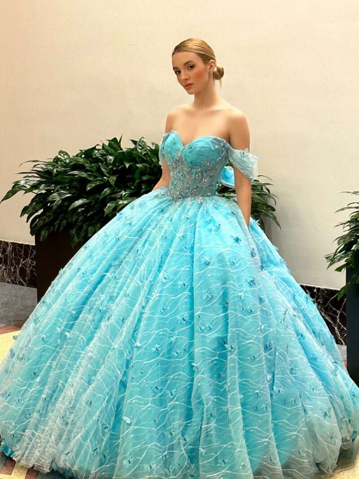 Türkisfarbenes Königinnenkleid mit Off-Shoulder-Ausschnitt und Glitzer-Tüllrock – glamouröses Schützenfestkleid für Schützenköniginnen