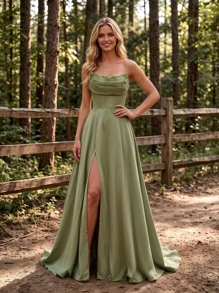 Olivgrünes Königinnenkleid mit Beinschlitz, Satinoptik und fließendem Rock – elegantes Schützenfestkleid und festliches Ballkleid