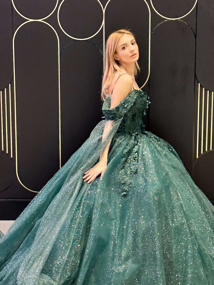 Dunkelgrünes Glitzer-Königinnenkleid mit Off-Shoulder-Ausschnitt und Ballrock – exklusives Schützenfestkleid im Prinzessinnenstil