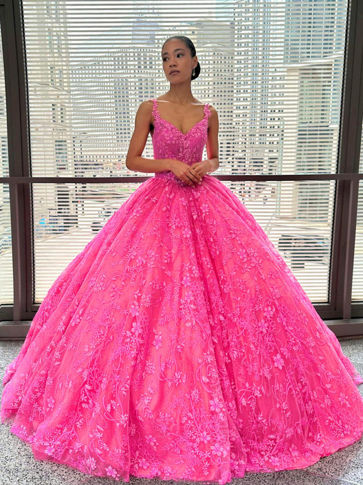 Pinkes Glitzer-Königinnenkleid mit voluminösem XXL-Ballrock – auffälliges Schützenfestkleid und luxuriöses Gala Ballkleid