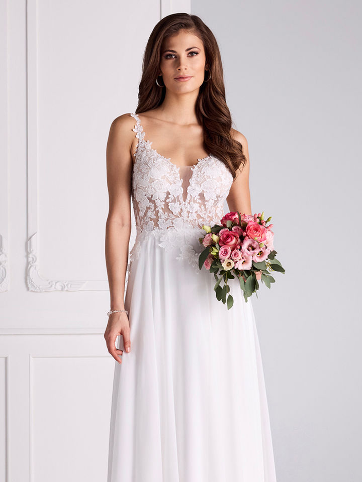 A-Linien Brautkleid mit floraler Spitze und fließendem Rock – romantisches Brautkleid im modernen Boho Stil
