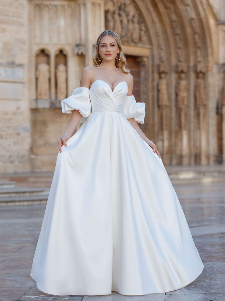 Off-Shoulder Brautkleid mit voluminösem Rock und Schleppe – romantisches Prinzessinnen Brautkleid für die Hochzeit