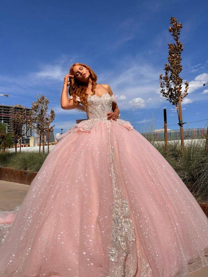 Rosafarbenes Glitzer-Königinnenkleid mit XXL-Tüllrock und Corsage – glamouröses Ballkleid für Schützenfeste und Galaveranstaltungen