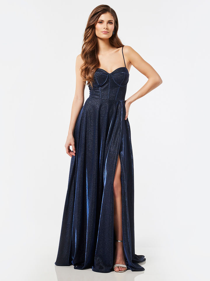 Dunkelblaues Hofstaatkleid mit Beinschlitz und Chiffonrock – elegantes Schützenfestkleid für Hofdamen und Abendveranstaltungen