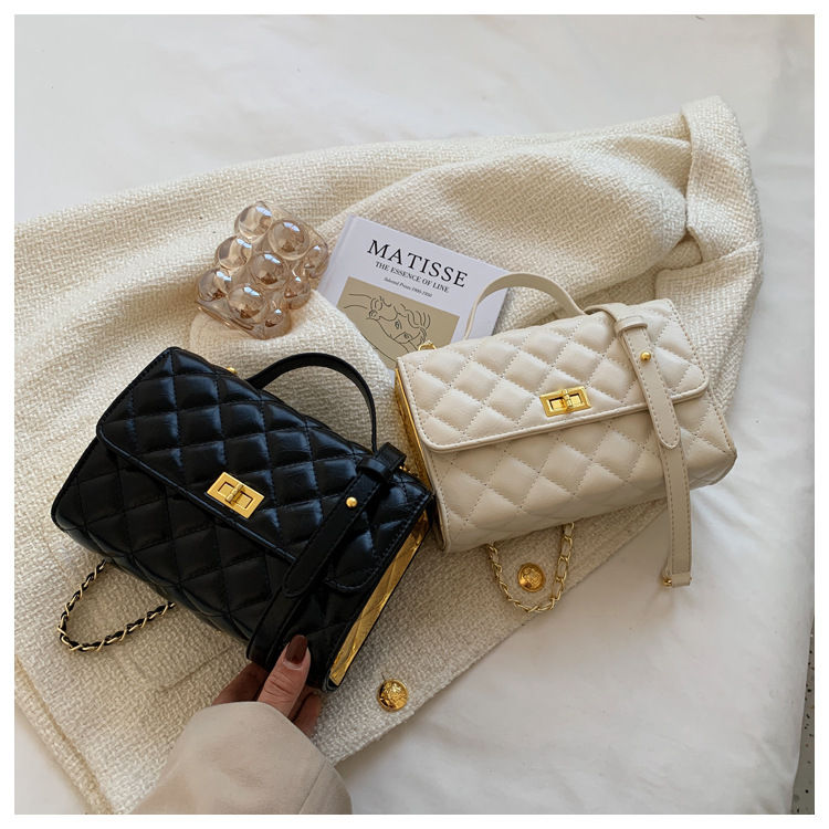 Thumbnail: Designer Handbags New York Medium Size Handbags 6 Pocket Hanging Handbag