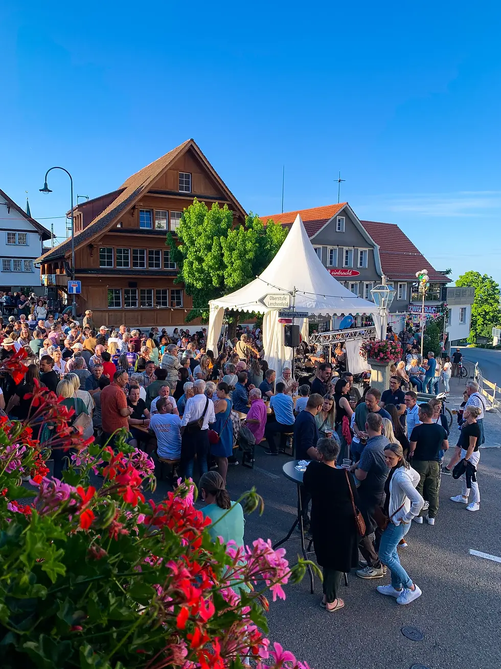 Blick auf das Sommerfest-Gelände und die Eintracht Kirchberg