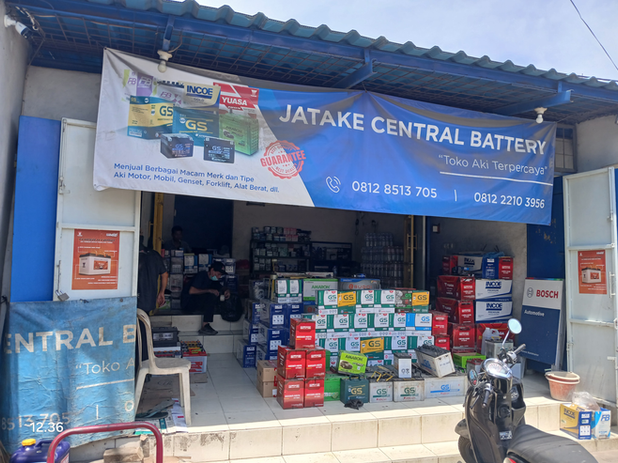tampak depan toko aki jatake central battery