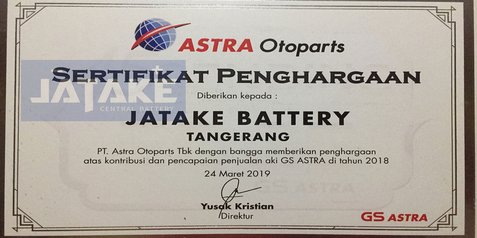 Penghargaan penjualan aki dari Astra Otoparts