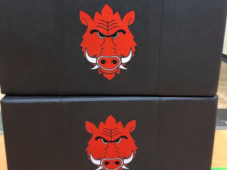 Neue Matten-Eckenwürfel für die Trainer und Betreuer während der Ringersaison