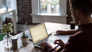 UiPath faz parceria com o Coursera para oferecer cursos de automação para milhares de alunos 
