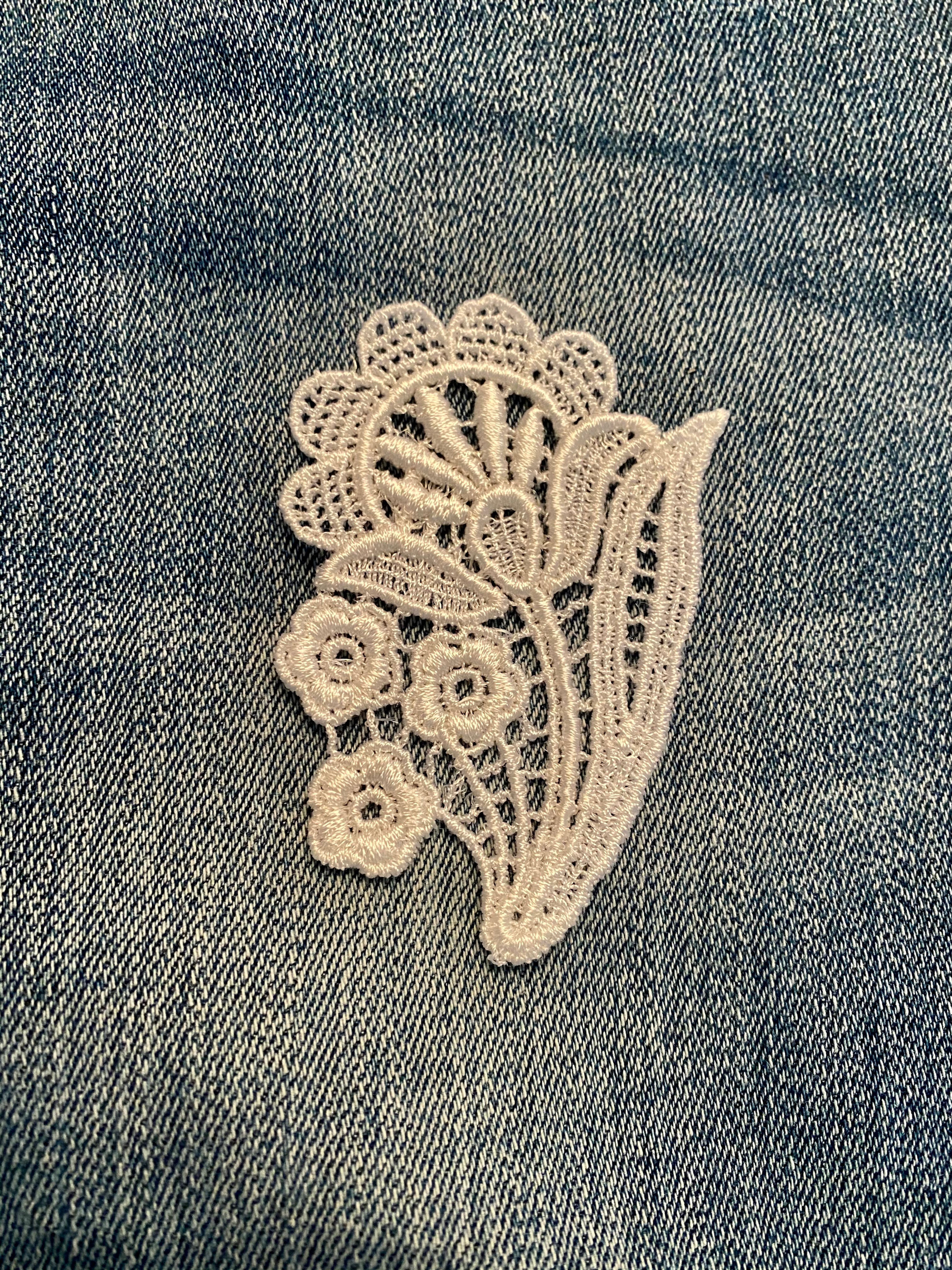 10 Aplicación  bolillo  4 cms  bordados blanco