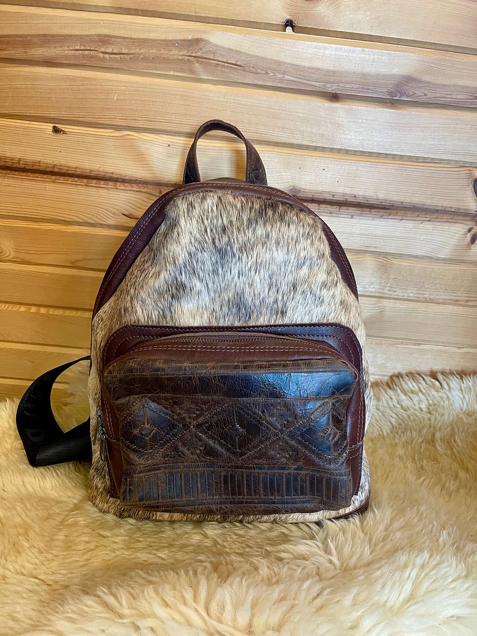 Thumbnail: MJ  Leather Backpack #2587 Lower Pocket View