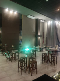 Locação mesas e cadeiras, aluguel de mesa e cadeira em madeira, locação de mesa e cadeira bar e restaurante, móveis para bares e restaurantes