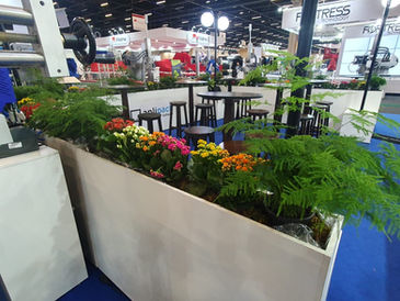 Locação mesas e cadeiras, aluguel de mesa e cadeira em madeira, locação de mesa e cadeira bar e restaurante, móveis para bares e restaurantes