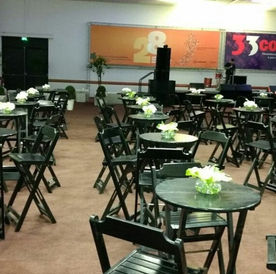 Locação mesas e cadeiras, aluguel de mesa e cadeira em madeira, locação de mesa e cadeira bar e restaurante, móveis para bares e restaurantes