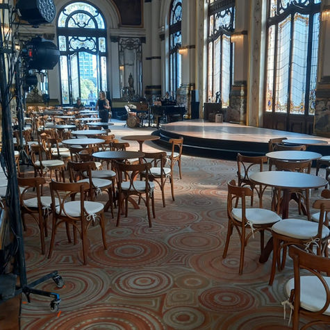 Locação mesas e cadeiras, aluguel de mesa e cadeira em madeira, locação de mesa e cadeira bar e restaurante, móveis para bares e restaurantes