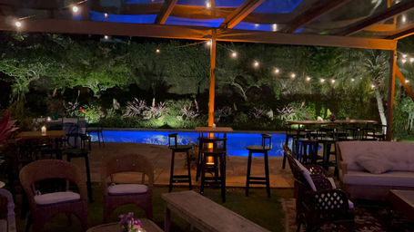 Locação mesas e cadeiras, aluguel de mesa e cadeira em madeira, locação de mesa e cadeira bar e restaurante, móveis para bares e restaurantes