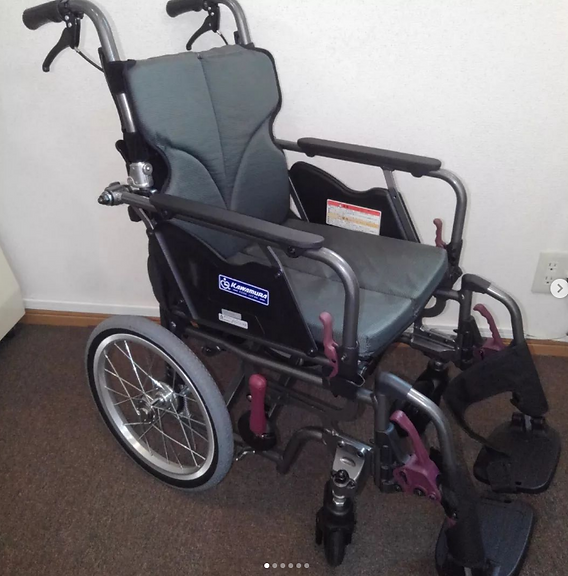 KAWAMURA ノーパンクタイヤ 介助式 車椅子 在宅介護 福祉用具 介護 